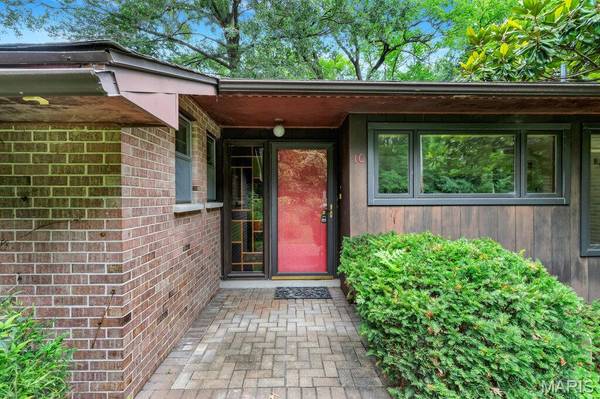 10 Sassafras MNR, Ferguson, MO 63135