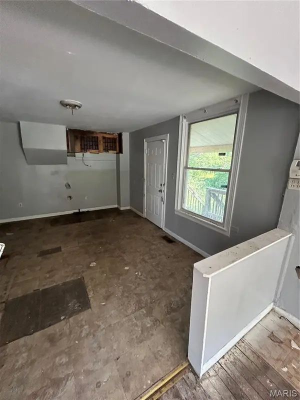 2126 Erick AVE, St Louis, MO 63121