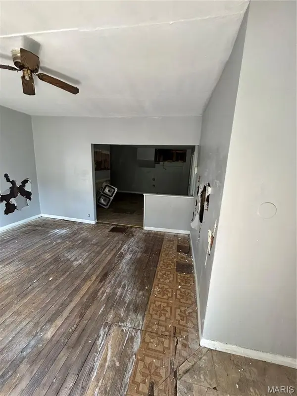 2126 Erick AVE, St Louis, MO 63121