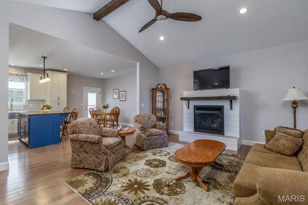 22955 PATTON LN, Lebanon, MO 65536