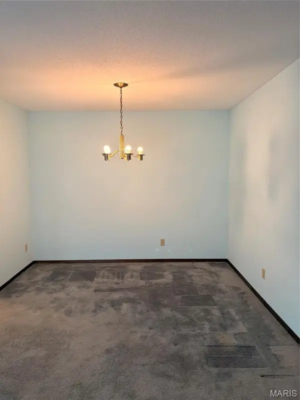 5557 Baronridge DR #7, Oakville, MO 63129
