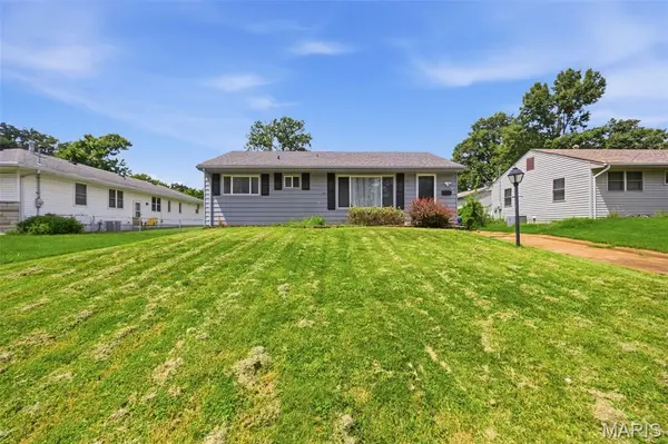 8139 S Laclede Station RD, St Louis, MO 63123