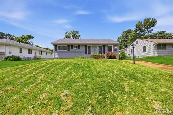 8139 S Laclede Station RD, St Louis, MO 63123