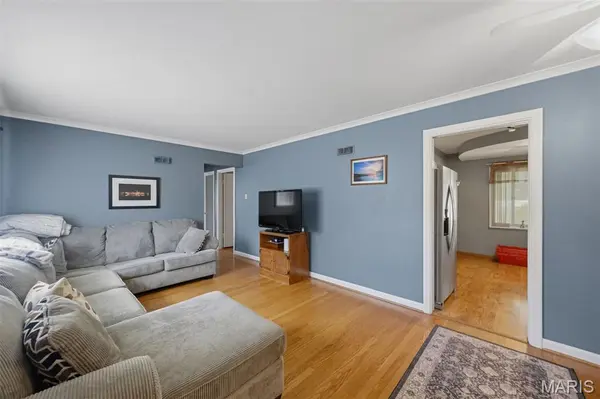 8139 S Laclede Station RD, St Louis, MO 63123