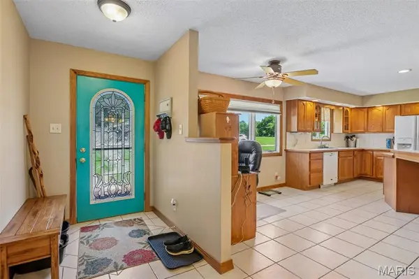 135 Duffs LN, Hillsboro, IL 62049