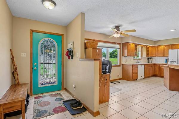 135 Duffs LN, Hillsboro, IL 62049