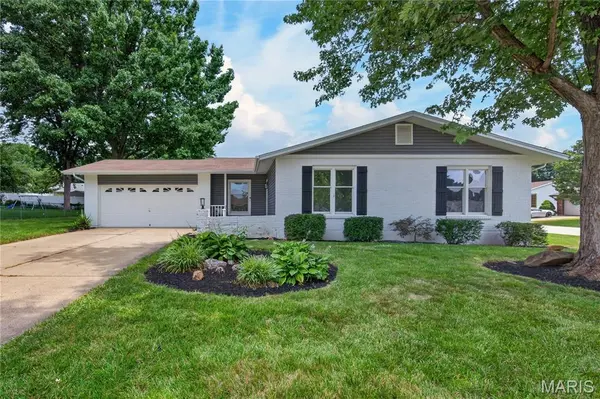 608 Mosport DR, St Charles, MO 63304