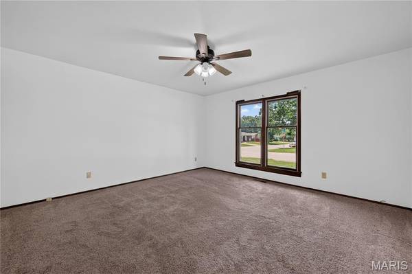 608 Mosport DR, St Charles, MO 63304