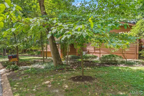 1529 Autumn Leaf DR, Ballwin, MO 63021
