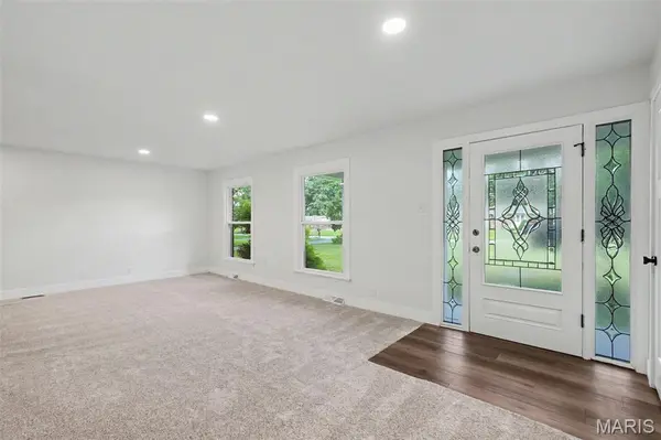 13 Castle DR, Florissant, MO 63034