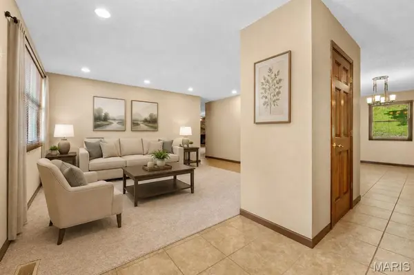 8 Oak Leaf CIR, Collinsville, IL 62234