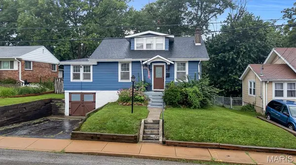 907 N Woodlawn AVE, Kirkwood, MO 63122