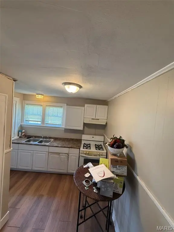 1215 Gruner PL, Pagedale, MO 63133
