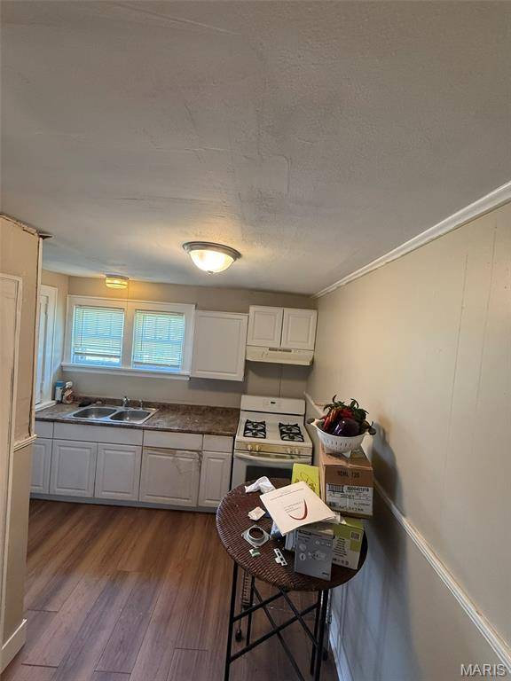 1215 Gruner PL, Pagedale, MO 63133