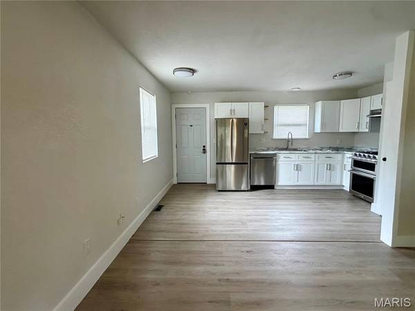 433 W Eldon ST, St James, MO 65559
