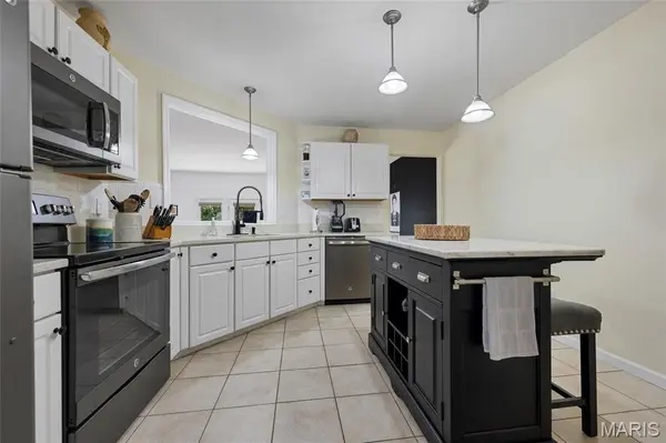 1710 Ridgeview Circle DR, Ballwin, MO 63021