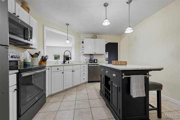 1710 Ridgeview Circle DR, Ballwin, MO 63021