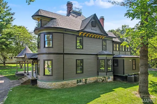 628 W Columbia ST, Farmington, MO 63640
