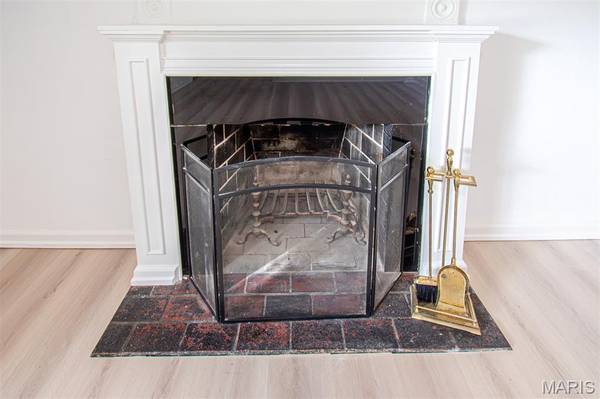 1036 GROBY RD, University City, MO 63130