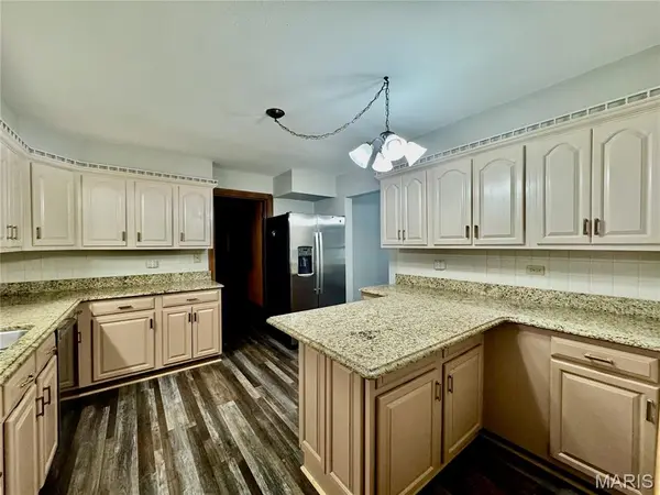 5513 Pontiac DR, Fairview Heights, IL 62208