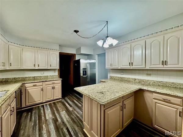 5513 Pontiac DR, Fairview Heights, IL 62208