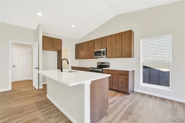 375 Butterfly Garden LN, Wentzville, MO 63385