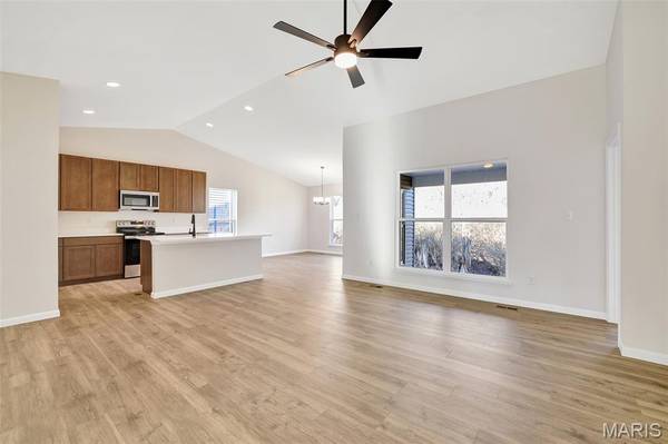 375 Butterfly Garden LN, Wentzville, MO 63385