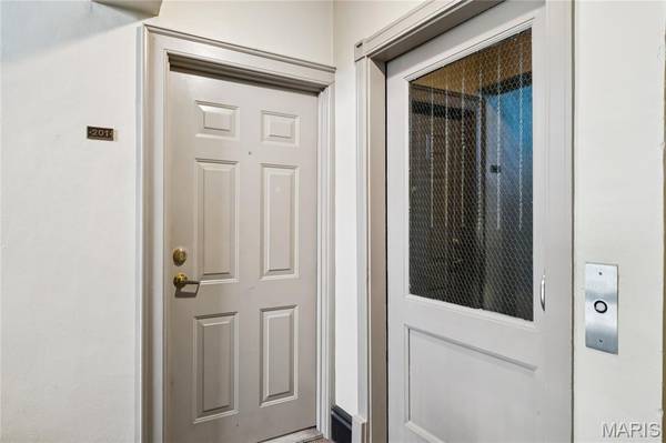 5510 Waterman BLVD #201, St Louis, MO 63112