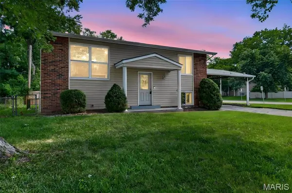 12005 Glenpark DR, Maryland Heights, MO 63043