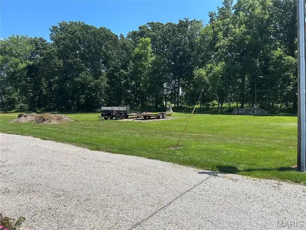 2106 N 2150 ST, St Elmo, IL 62458