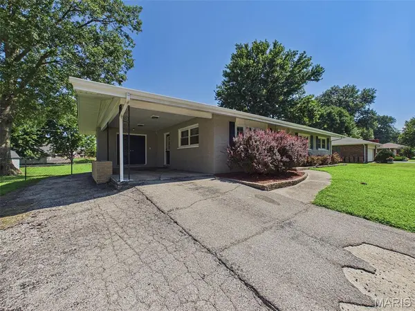 605 Fairway ST, Bethalto, IL 62010