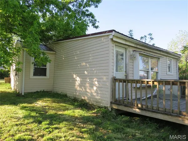 90 W Blue Bird LN, Leasburg, MO 65535