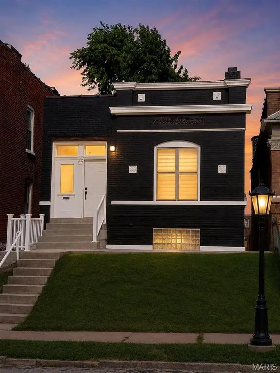 3824 S Compton AVE, St Louis, MO 63118