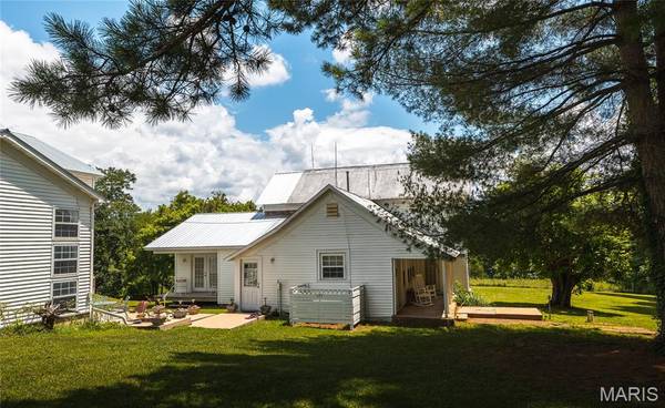 127 Huzzah Creek RD, Steelville, MO 65565