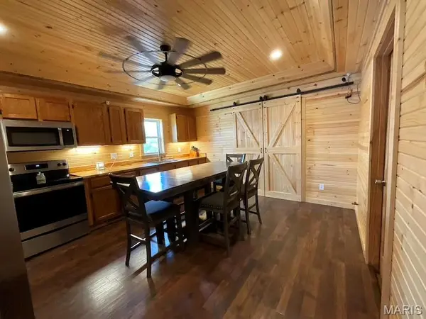 107 E 2nd ST, Mountain View, MO 65548