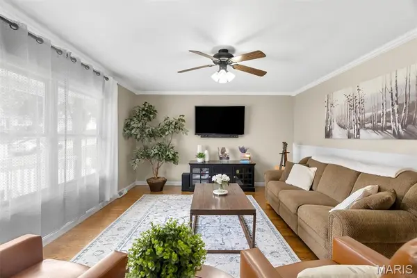 120 Country Life DR, O'fallon, MO 63366