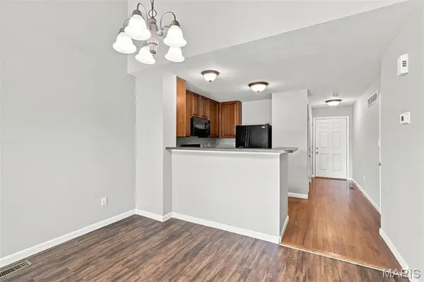 53 Country Village CT, O'fallon, MO 63367