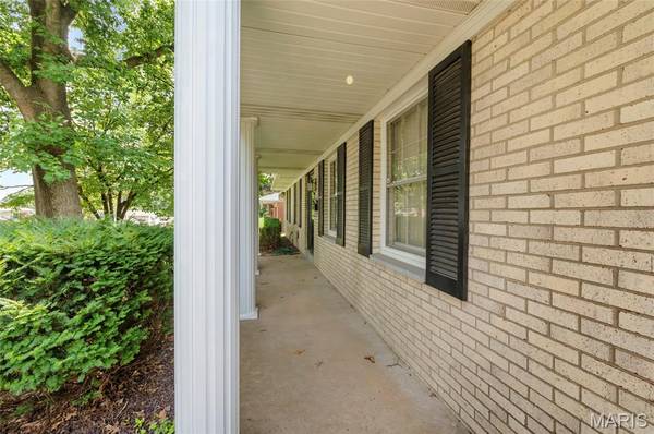 121 Williamsburg DR, Belleville, IL 62221
