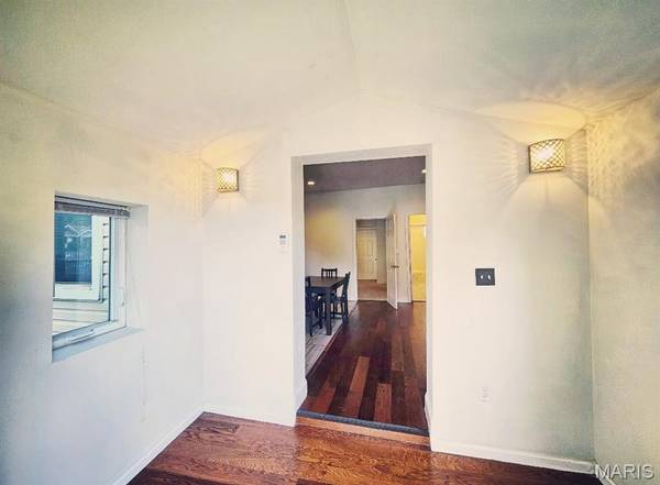 6456 Southwest AVE, St Louis, MO 63139