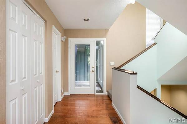 2 Tanewood CT, Belleville, IL 62223