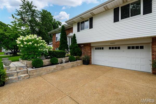 10202 Jubil DR, Affton, MO 63123