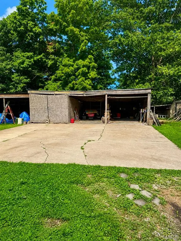 413 Reis RD, Ballwin, MO 63021
