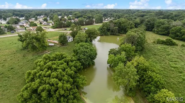 345 Long Acre DR, Fairview Heights, IL 62208