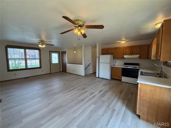 3209 College AVE, Alton, IL 62002