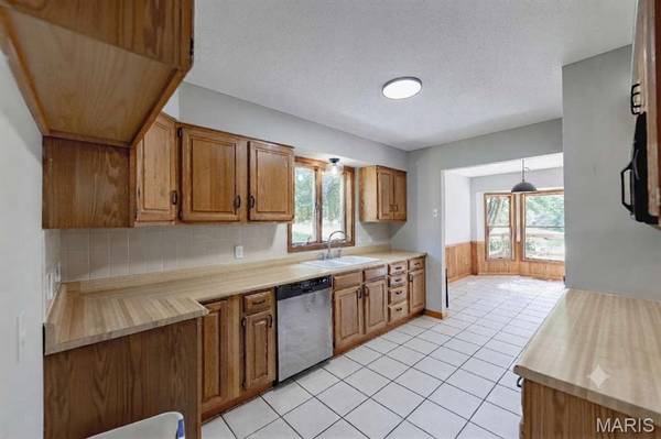 6 Deer Creek DR, O'fallon, MO 63366