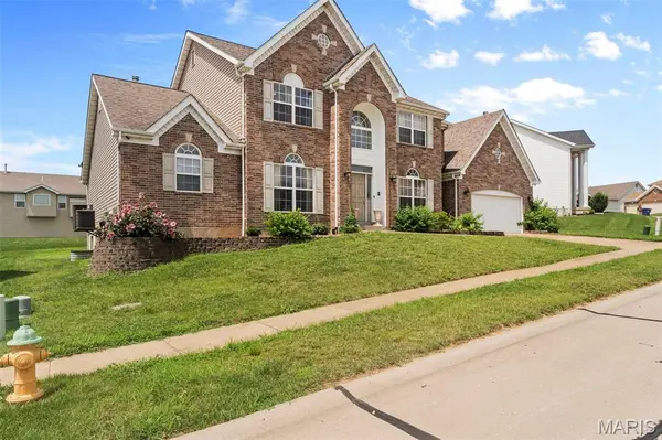 5136 Delcastle DR, Florissant, MO 63034