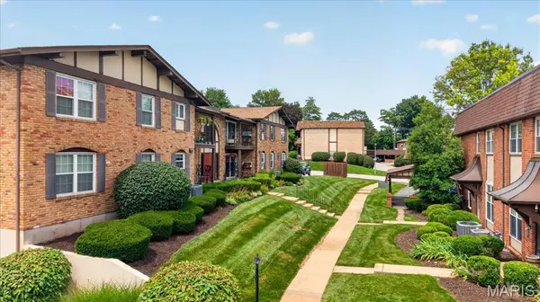 11816 Cresta Verde DR #G, St Louis, MO 63146