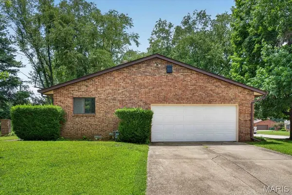 1020 N Smiley ST, O'fallon, IL 62269