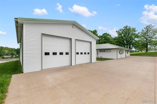 1605 Old Cape RD, Jackson, MO 63755