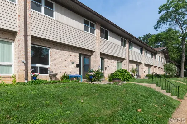 10158 Sakura DR, St Louis, MO 63128